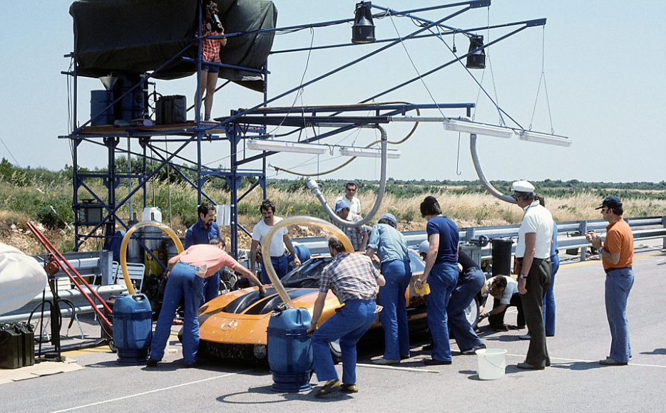 C111 Testing Prototipul experimental Mercedes C111 a celebrat 50 de ani