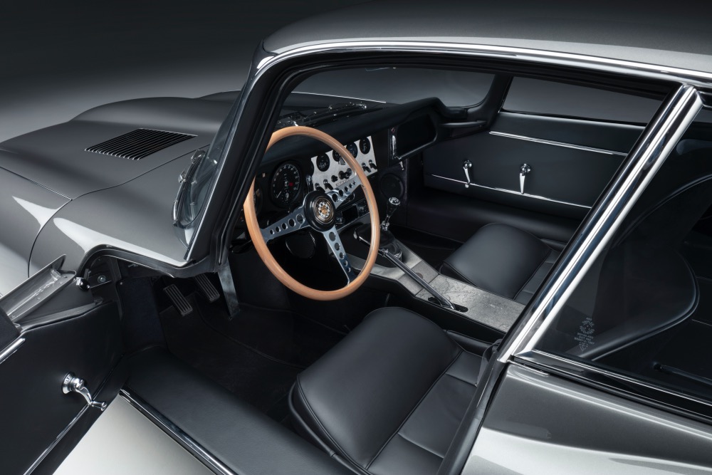 Jaguar E-TYPE FHC interior