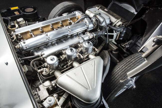 Legendarul Jaguar E-Type a împlinit de curând 60 de ani