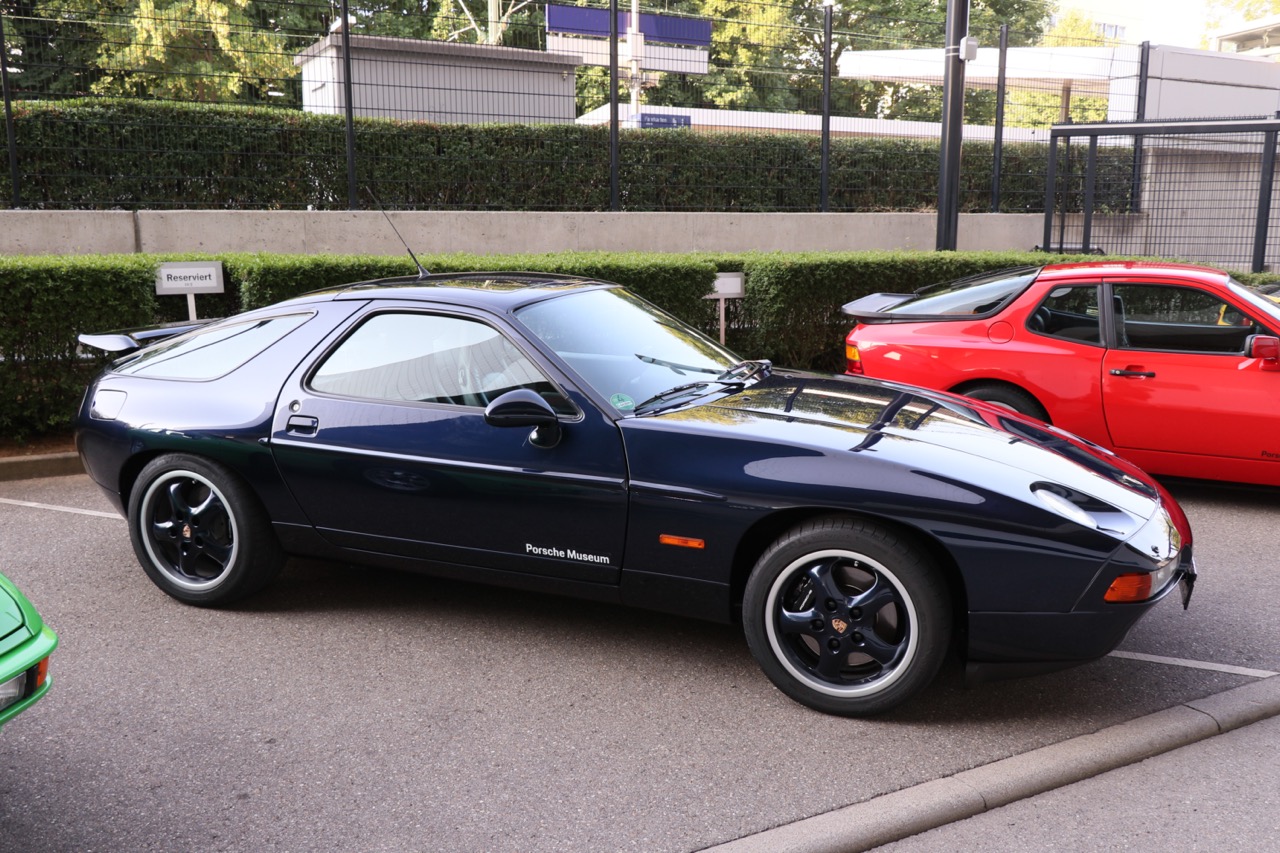 Porsche 928
