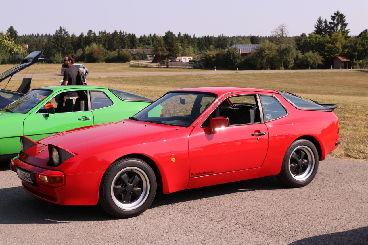 Porsche 944